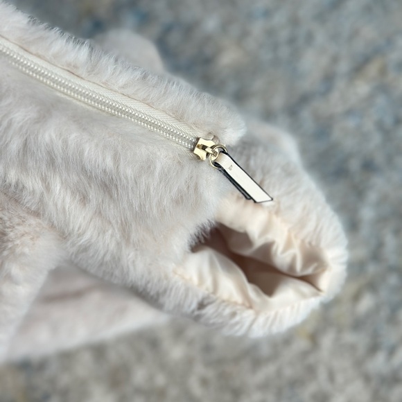 Victoria's Secret cream Tote Bag Plush Cozy Design - Picture 4 of 8